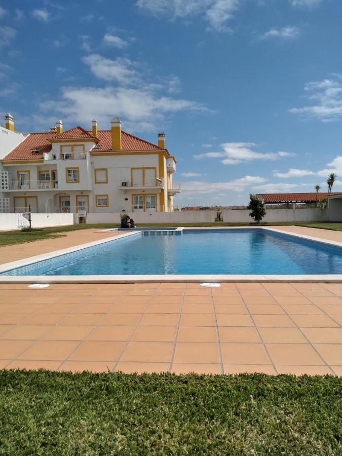 Palmeiras Apartement - T1 Com Piscina باليال المظهر الخارجي الصورة